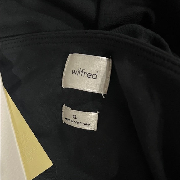 Elegant Black Women's Dress - Picture 4 of 5